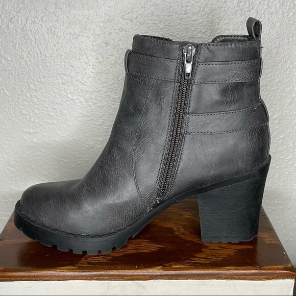 Zigi Soho Gray Kastle Chelsea Double Buckle Chunky Heel Ankle Boots Size 7.5 - Picture 4 of 16